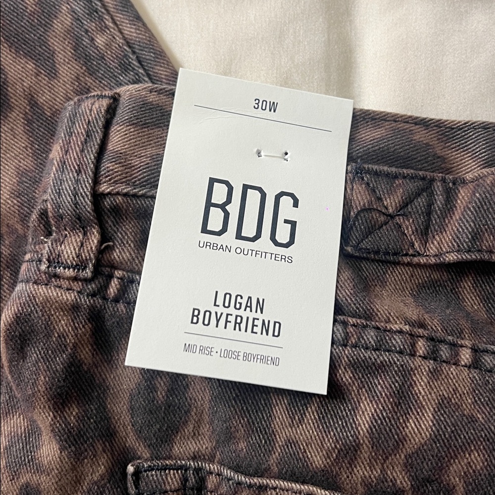 BDG Logan Leopard Print Women Boyfriend Barrel Jeans NWT